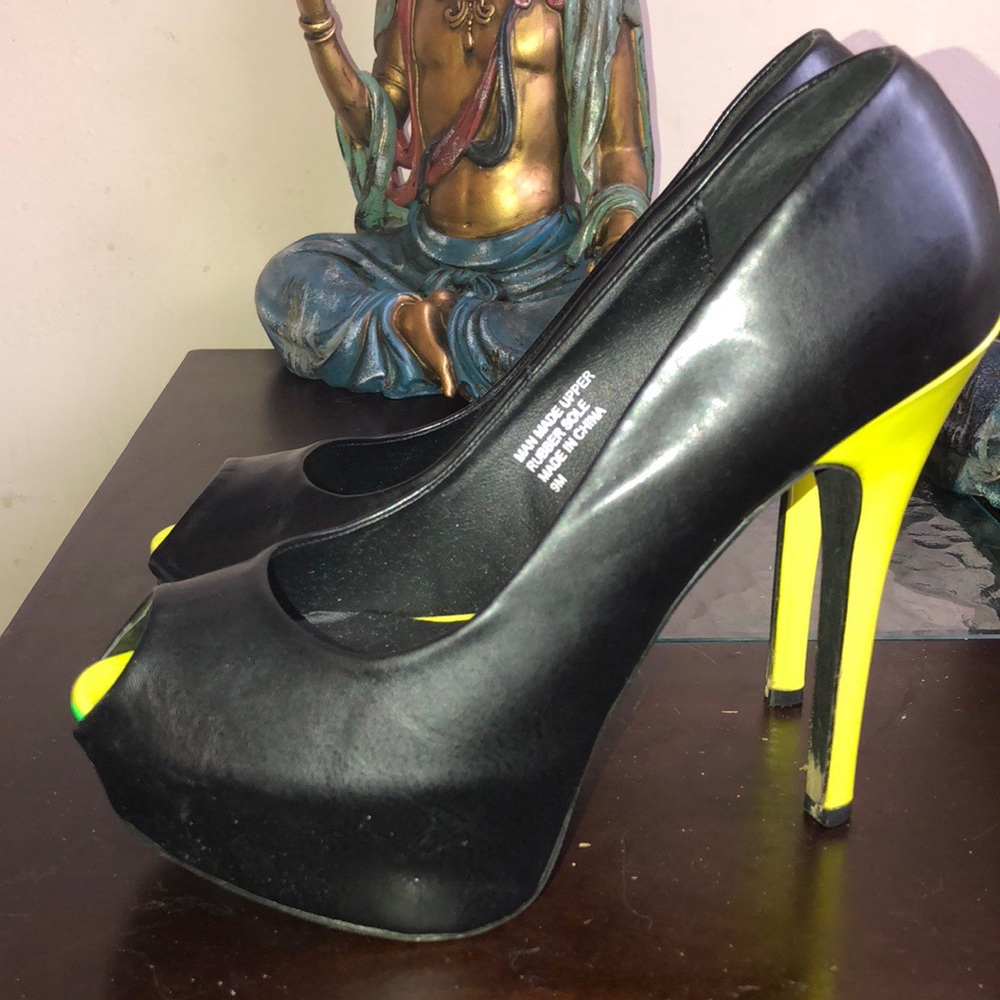 Penny loves Kenny stepping out heels!!